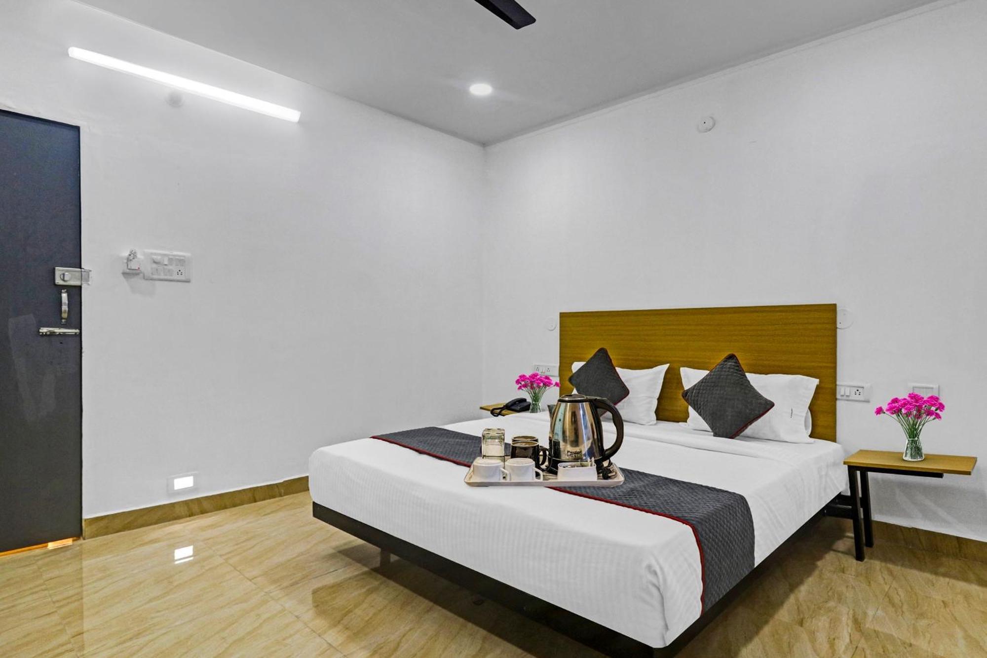 Townhouse De Alphabet Hotel Gachibowli المظهر الخارجي الصورة