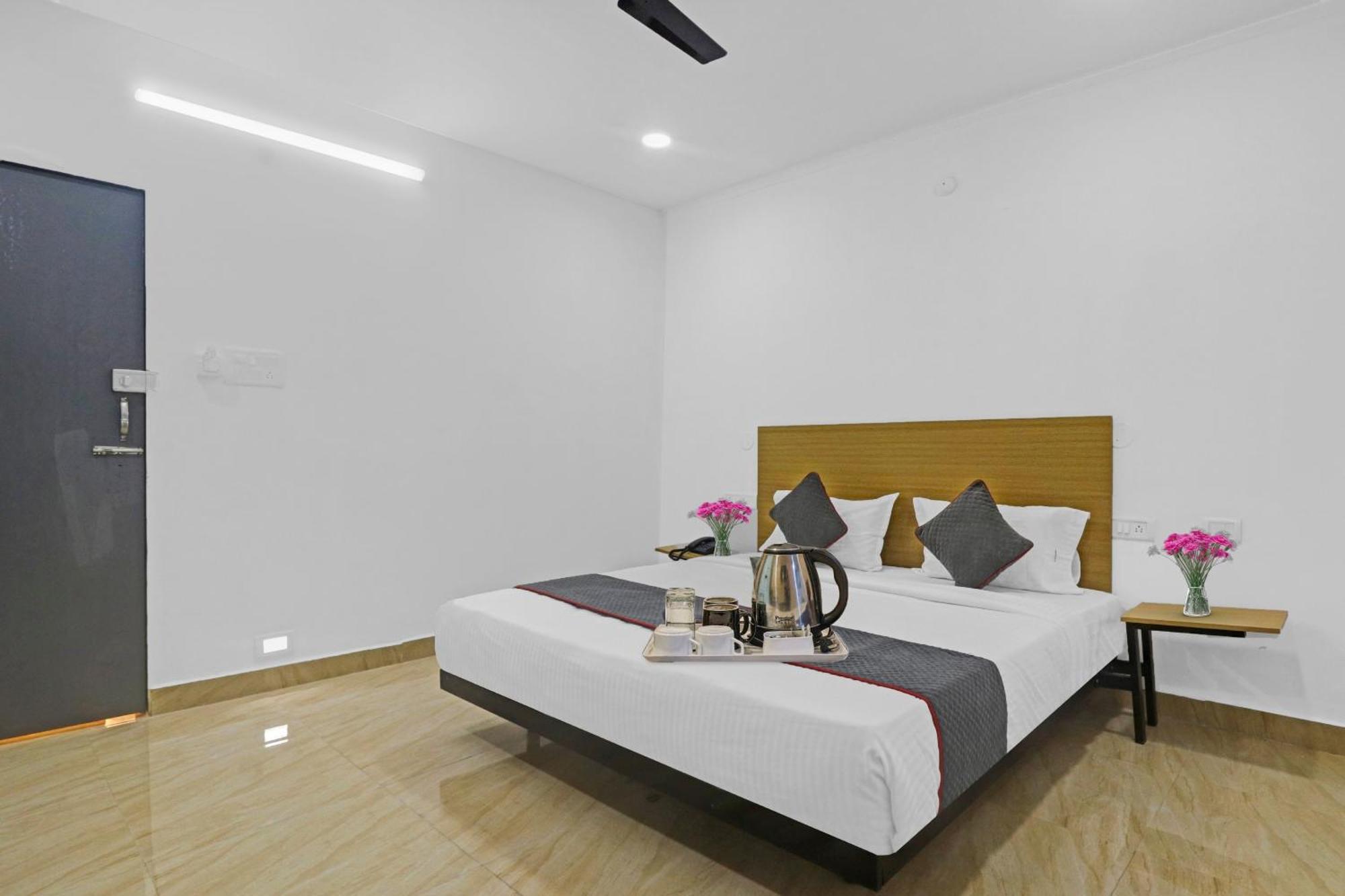 Townhouse De Alphabet Hotel Gachibowli المظهر الخارجي الصورة